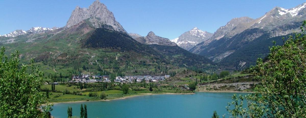 Bajo Con Terraza Y Vistas A Las Montana En 포르미갈 외부 사진