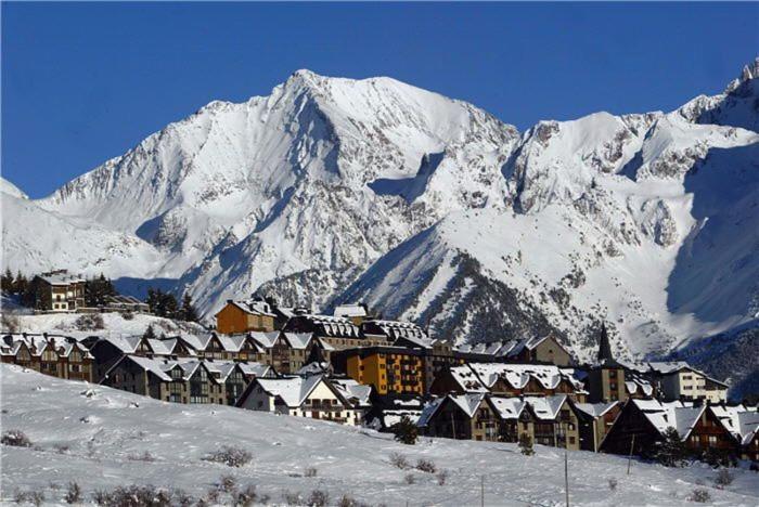 Bajo Con Terraza Y Vistas A Las Montana En 포르미갈 외부 사진